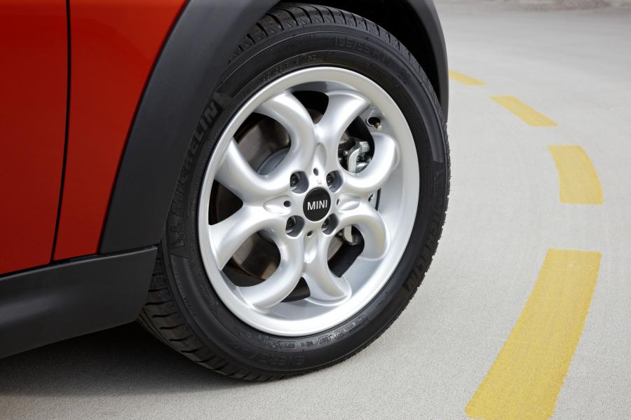  Mini Cooper S Cabrio 2011 года  (фото 18 из 19)